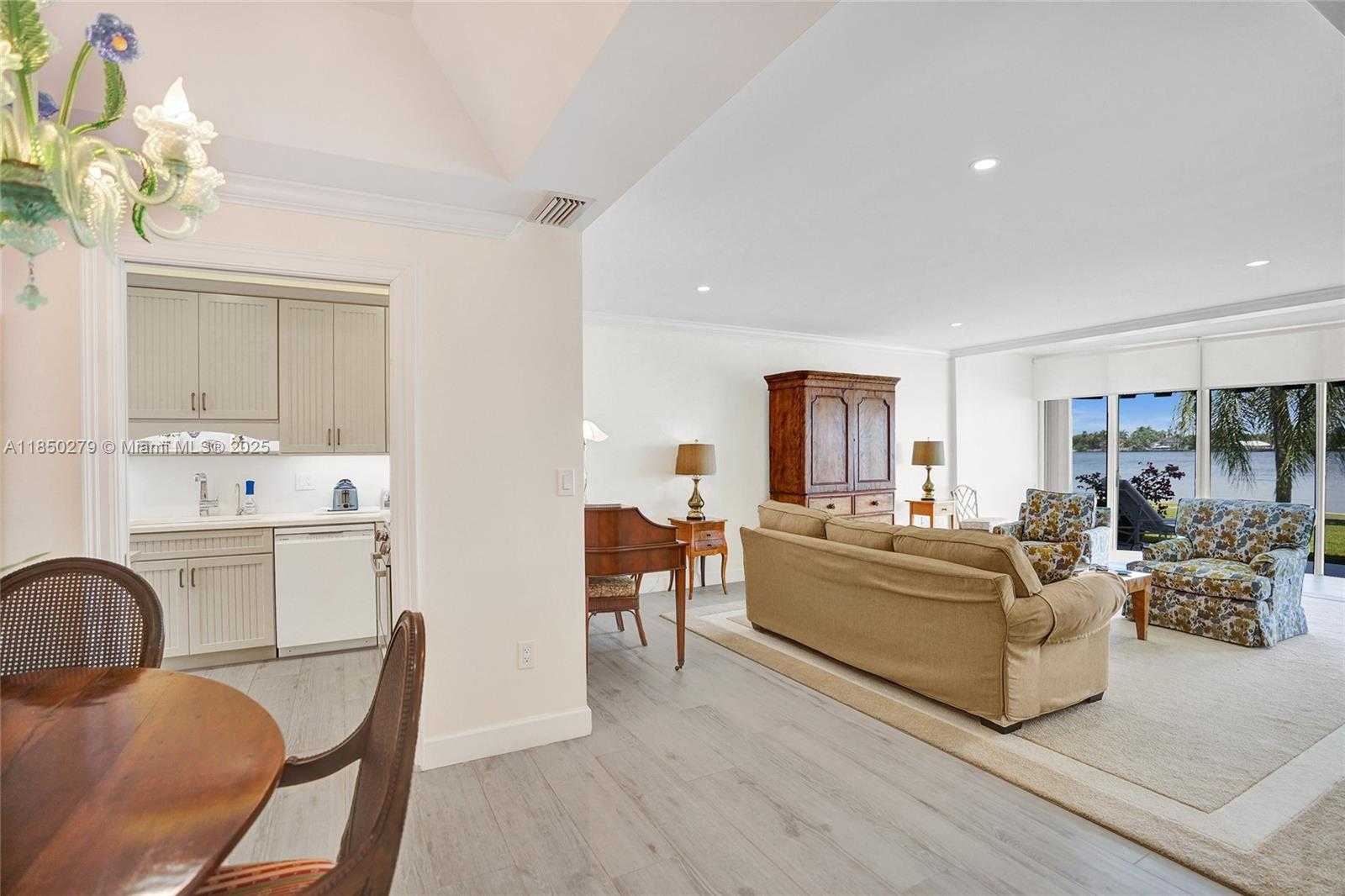 Small Image of 2160 IBIS ISLE RD #0030, Palm Beach Number 40