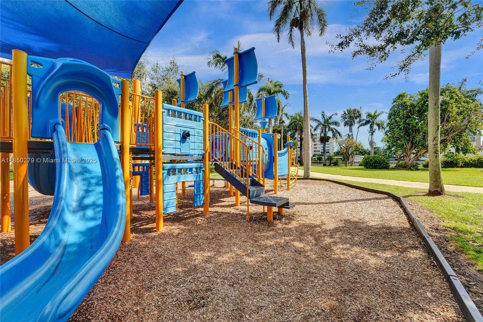 Small Image of 2160 IBIS ISLE RD #0030, Palm Beach Number 68