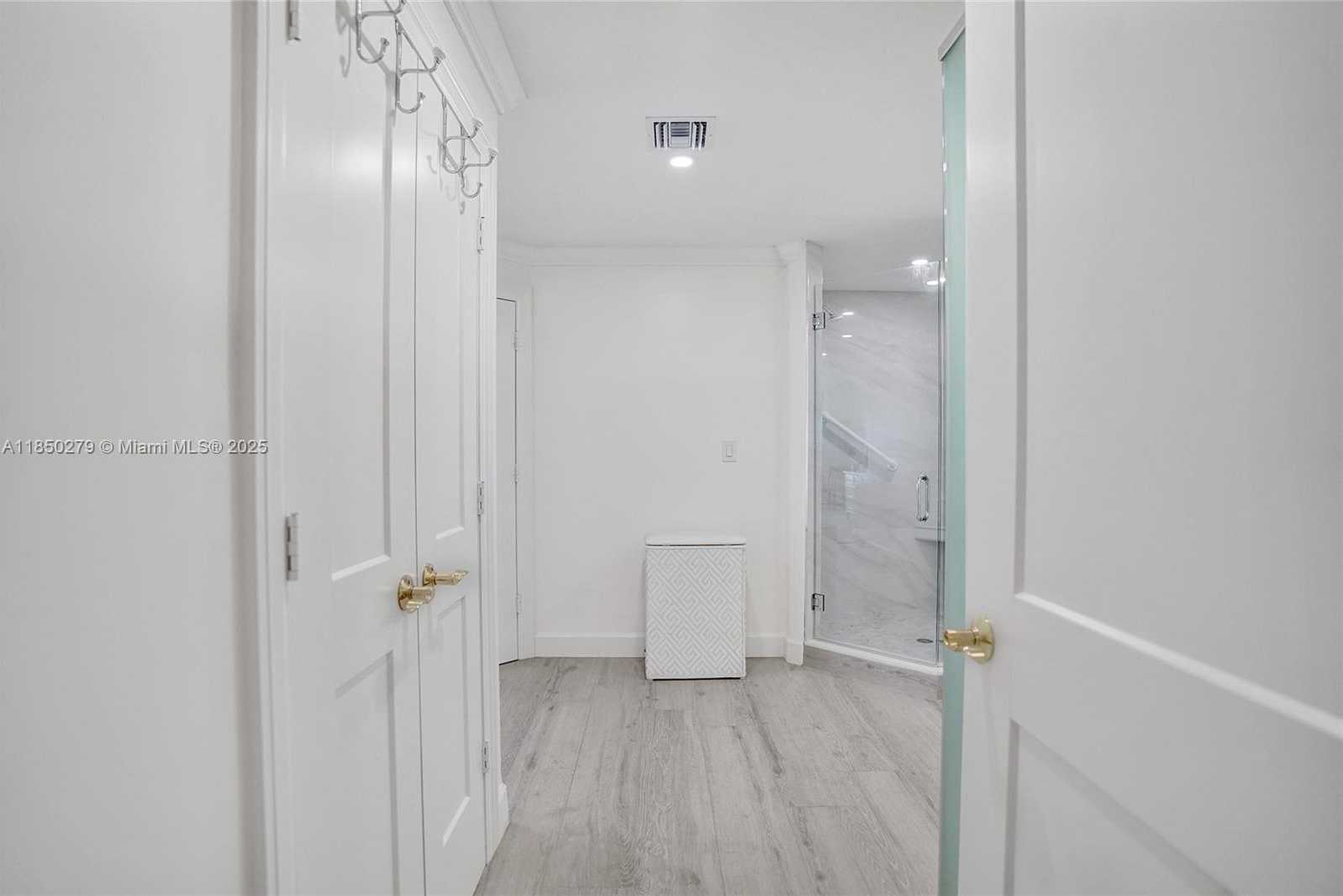 Small Image of 2160 IBIS ISLE RD #0030, Palm Beach Number 9