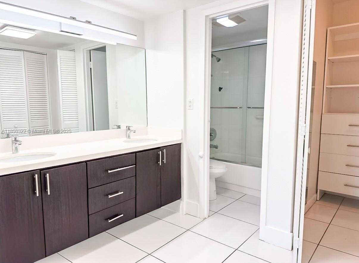 Small Image of 100 BAYVIEW DR #224, Sunny Isles Beach Number 12