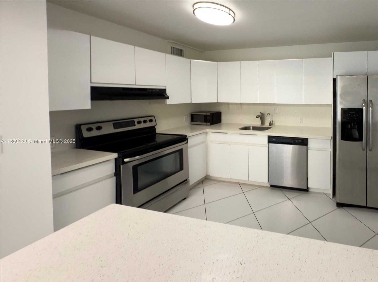 Small Image of 100 BAYVIEW DR #224, Sunny Isles Beach Number 4