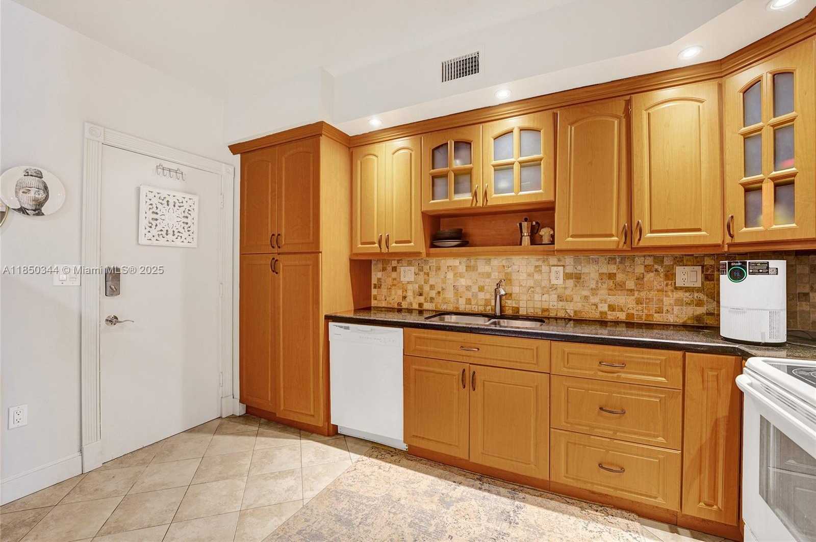 Small Image of 1701 SOUTH OCEAN DR #105, Hollywood Number 5