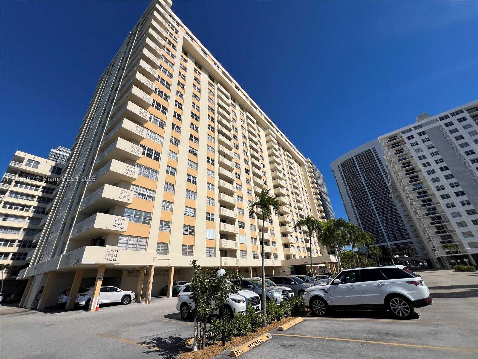 Small Image of 1833 SOUTH OCEAN DR #1109, Hallandale Beach Number 32