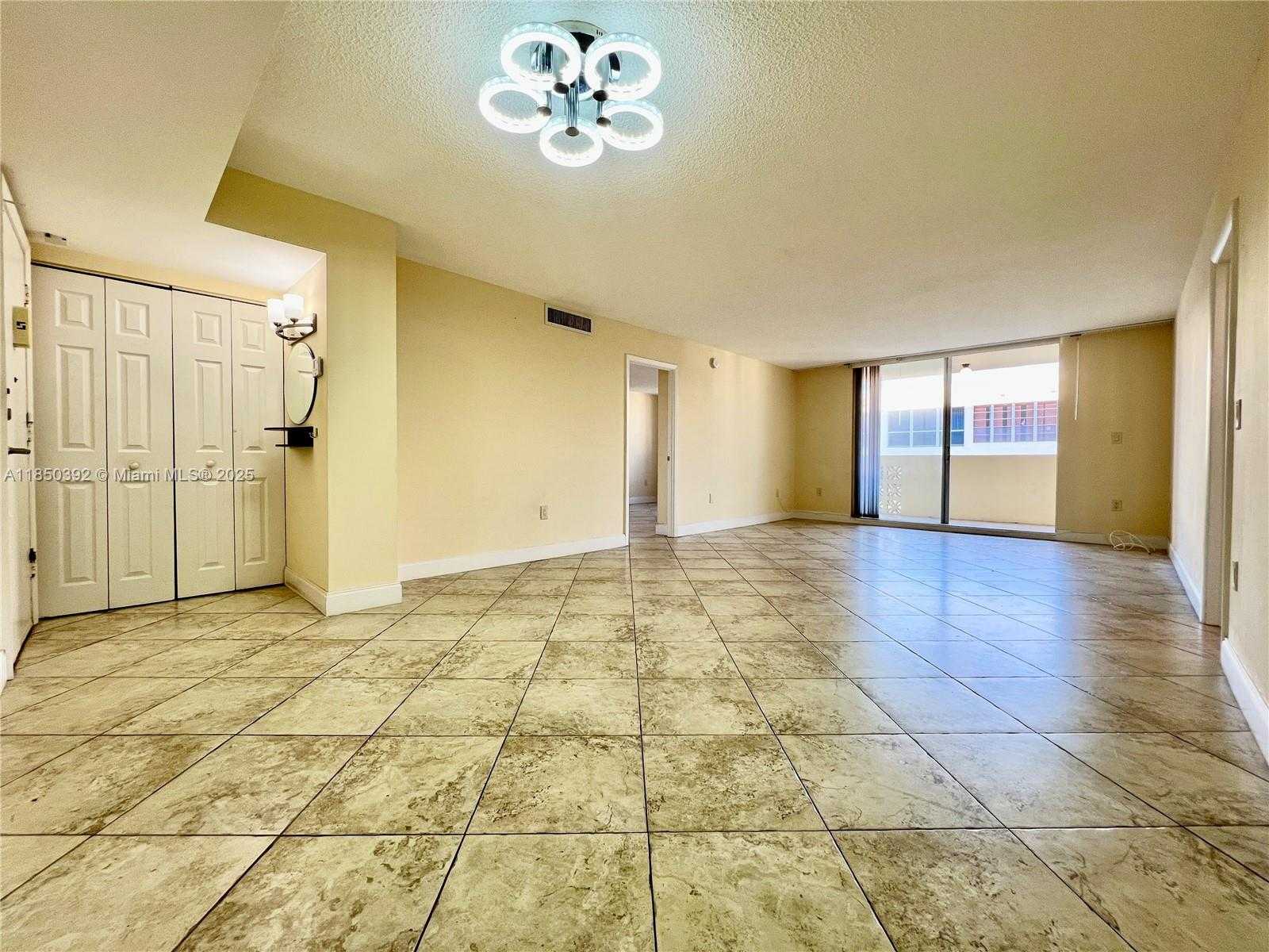 Small Image of 1833 SOUTH OCEAN DR #1109, Hallandale Beach Number 6