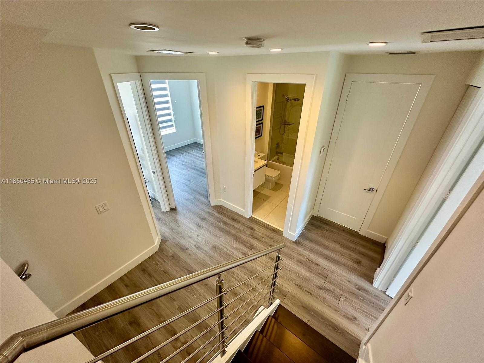 Small Image of 10362 NORTH WEST 66TH ST, Doral Number 27