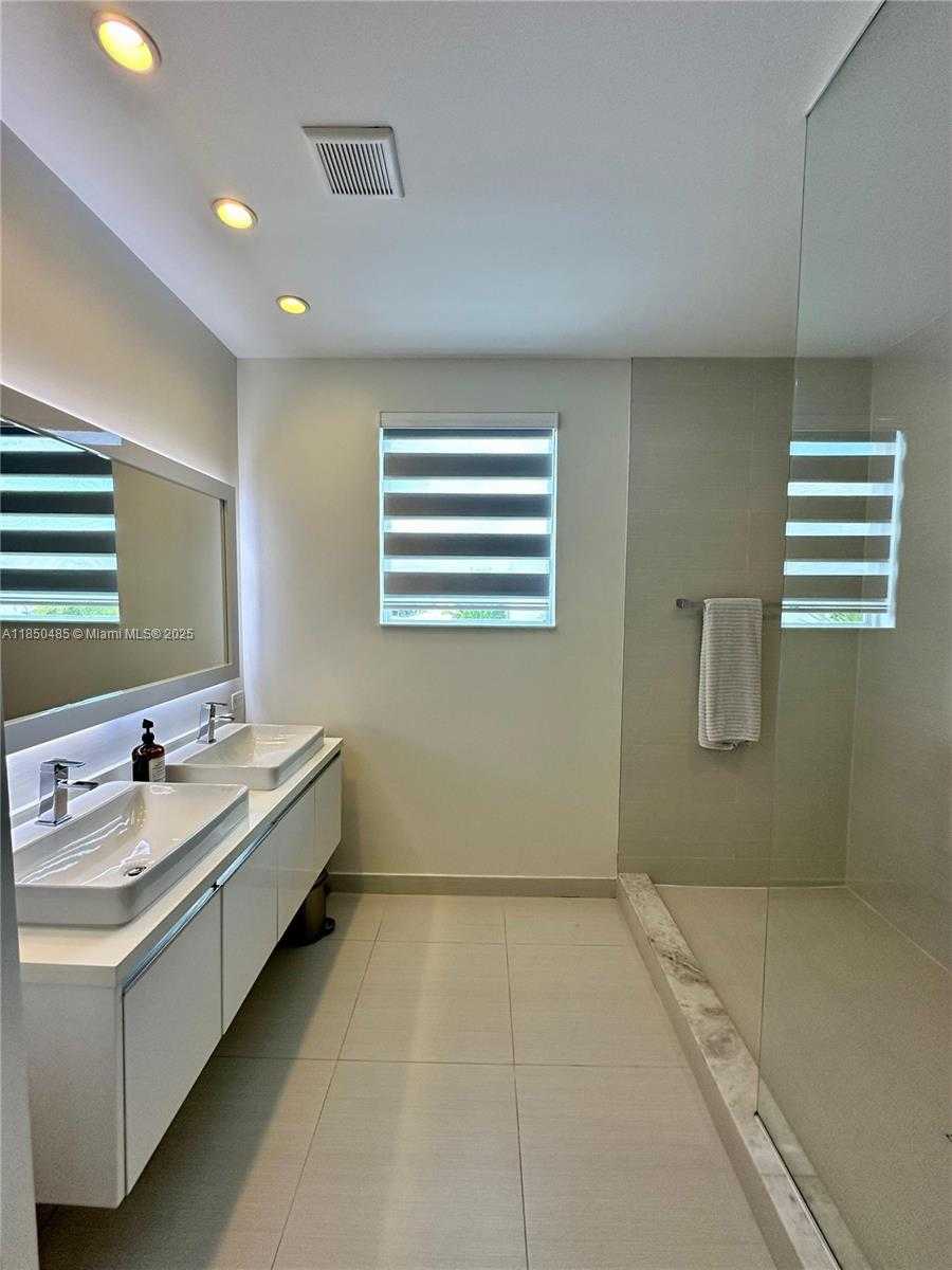 Small Image of 10362 NORTH WEST 66TH ST, Doral Number 32