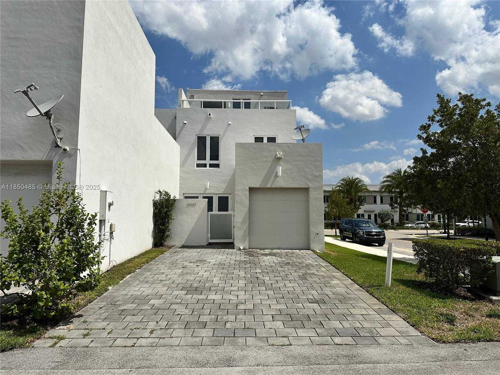 Small Image of 10362 NORTH WEST 66TH ST, Doral Number 4