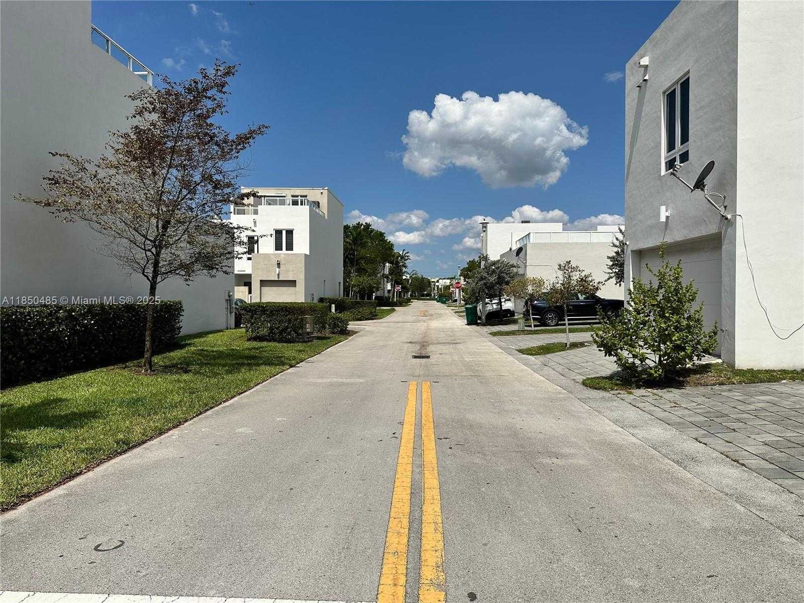 Small Image of 10362 NORTH WEST 66TH ST, Doral Number 5
