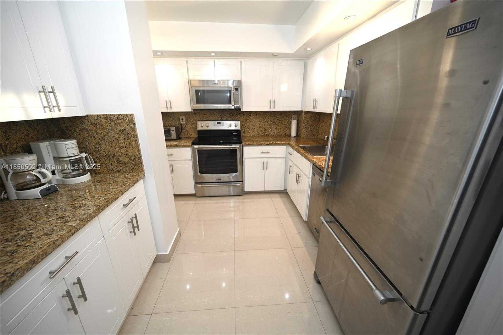 Small Image of 6450 COLLINS AVE #1103, Miami Beach Number 10