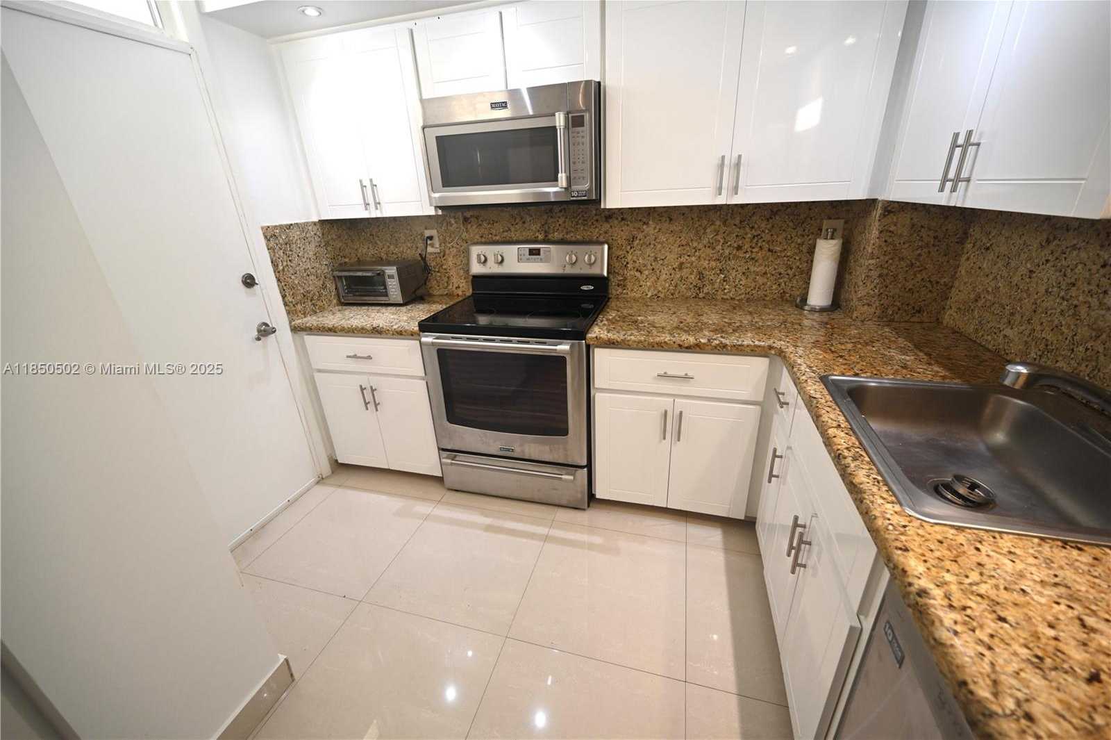 Small Image of 6450 COLLINS AVE #1103, Miami Beach Number 12
