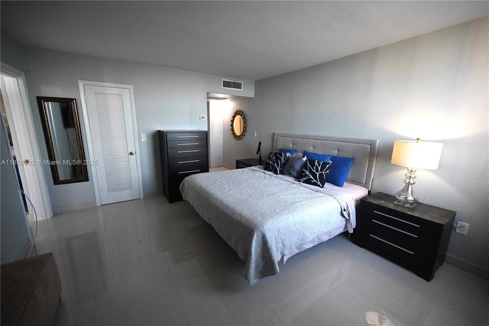 Small Image of 6450 COLLINS AVE #1103, Miami Beach Number 14