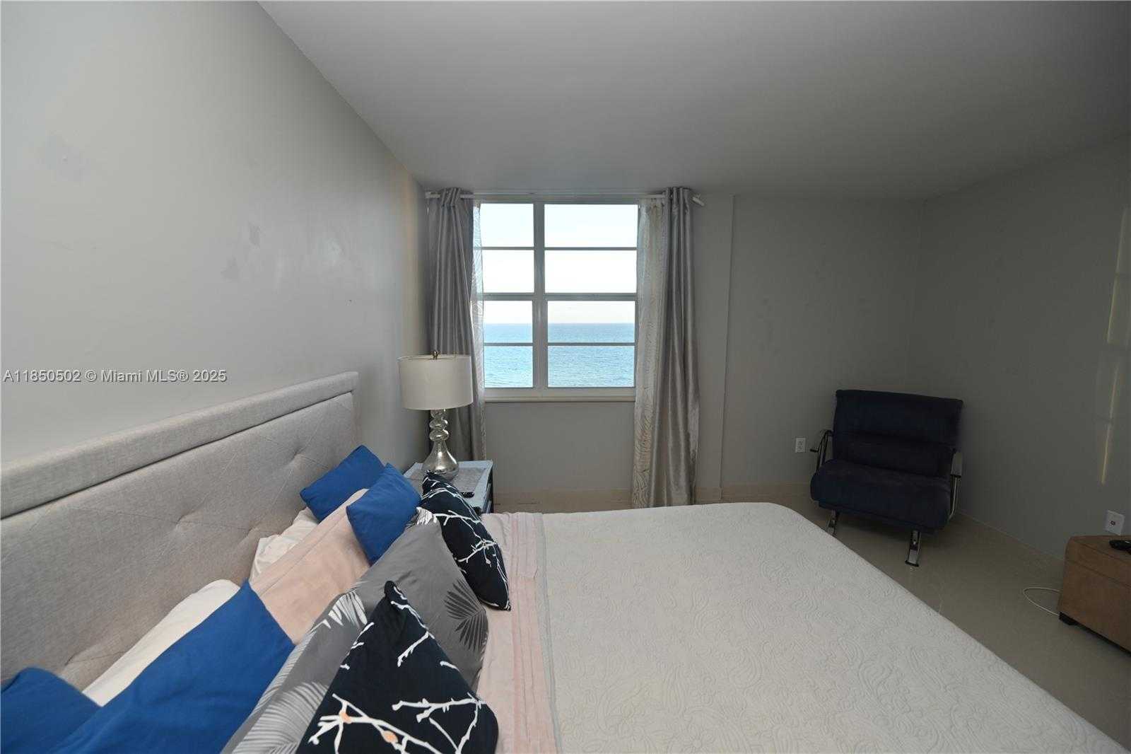 Small Image of 6450 COLLINS AVE #1103, Miami Beach Number 15