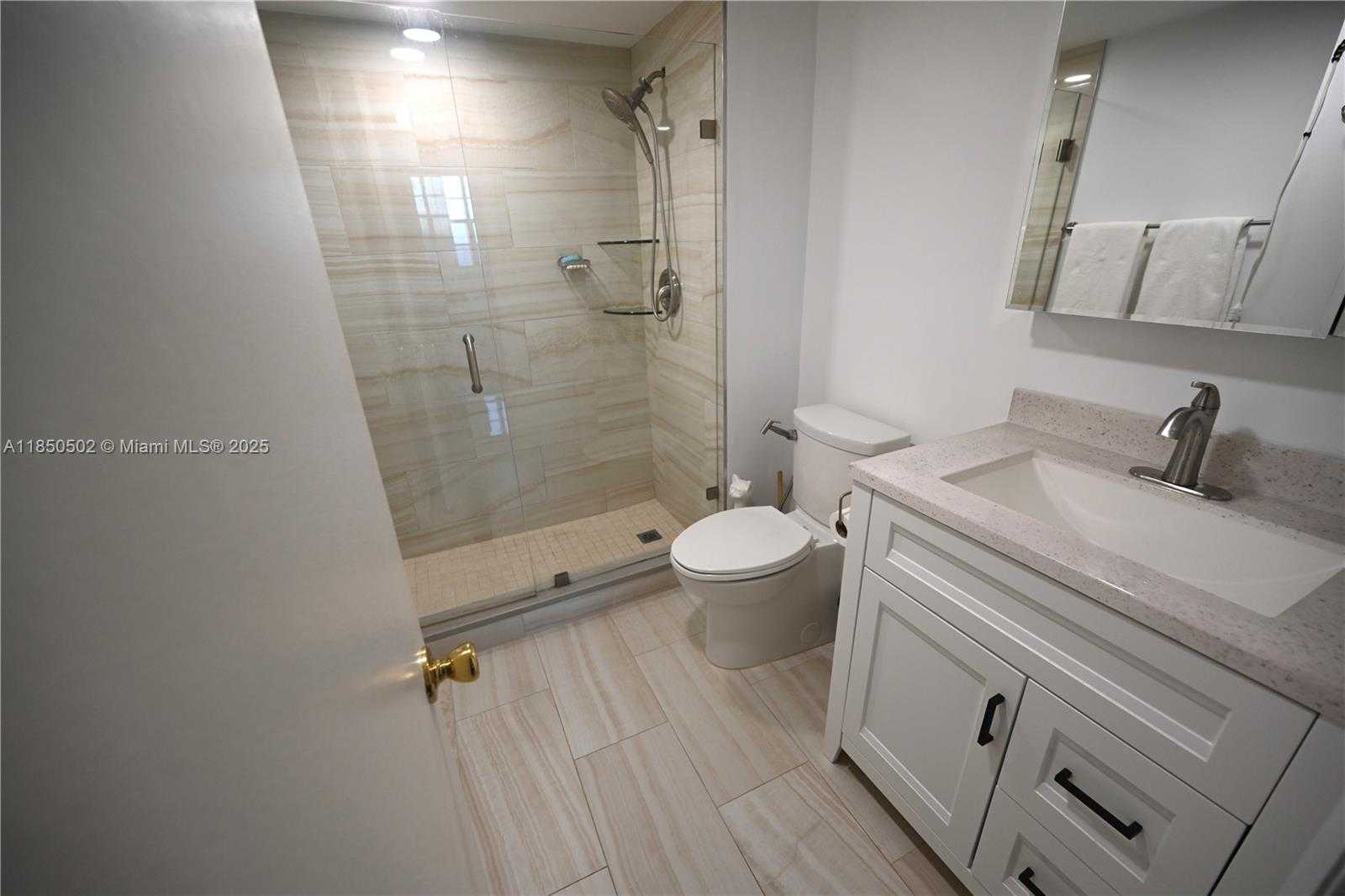 Small Image of 6450 COLLINS AVE #1103, Miami Beach Number 17