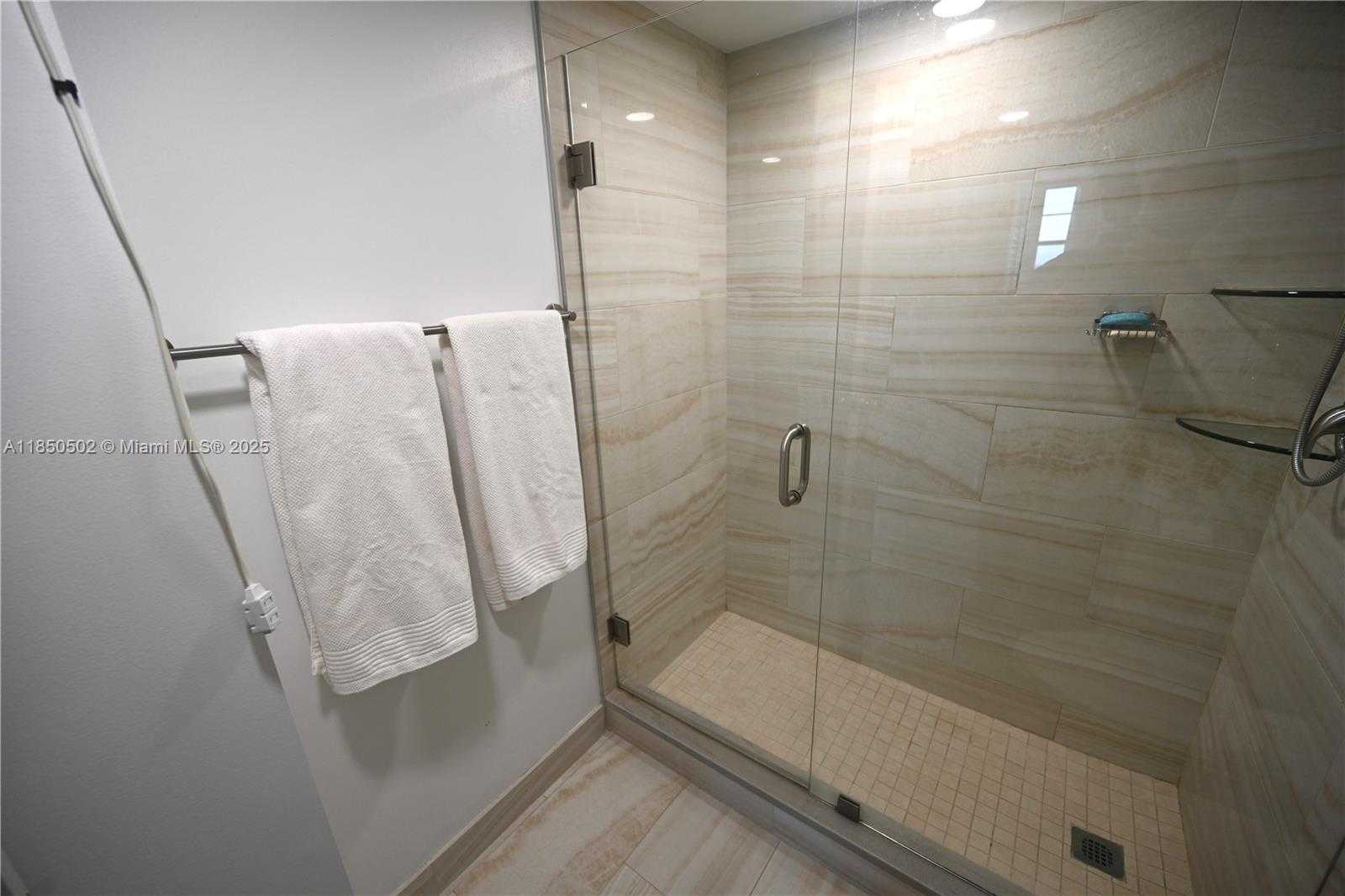 Small Image of 6450 COLLINS AVE #1103, Miami Beach Number 18