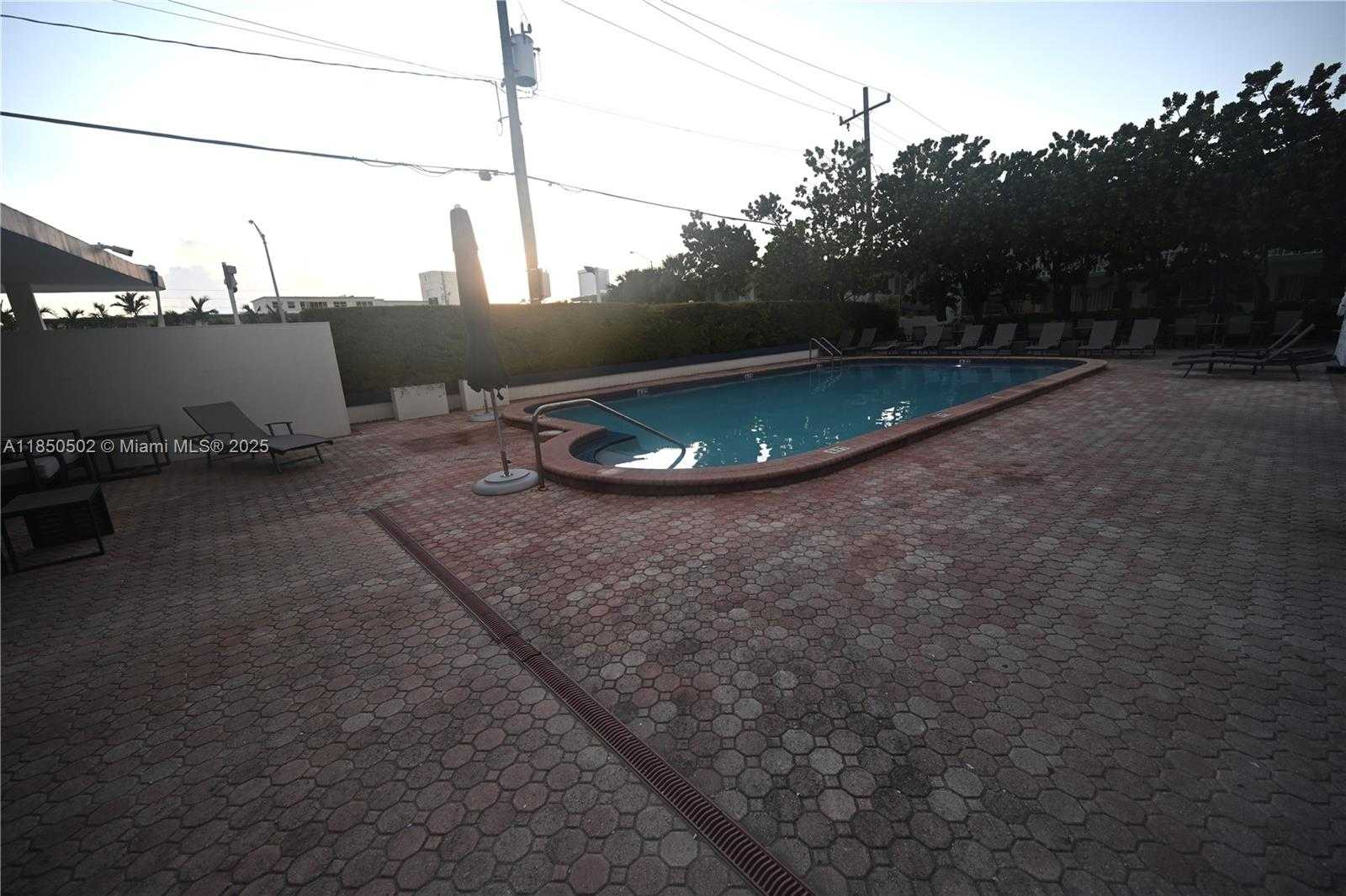 Small Image of 6450 COLLINS AVE #1103, Miami Beach Number 27