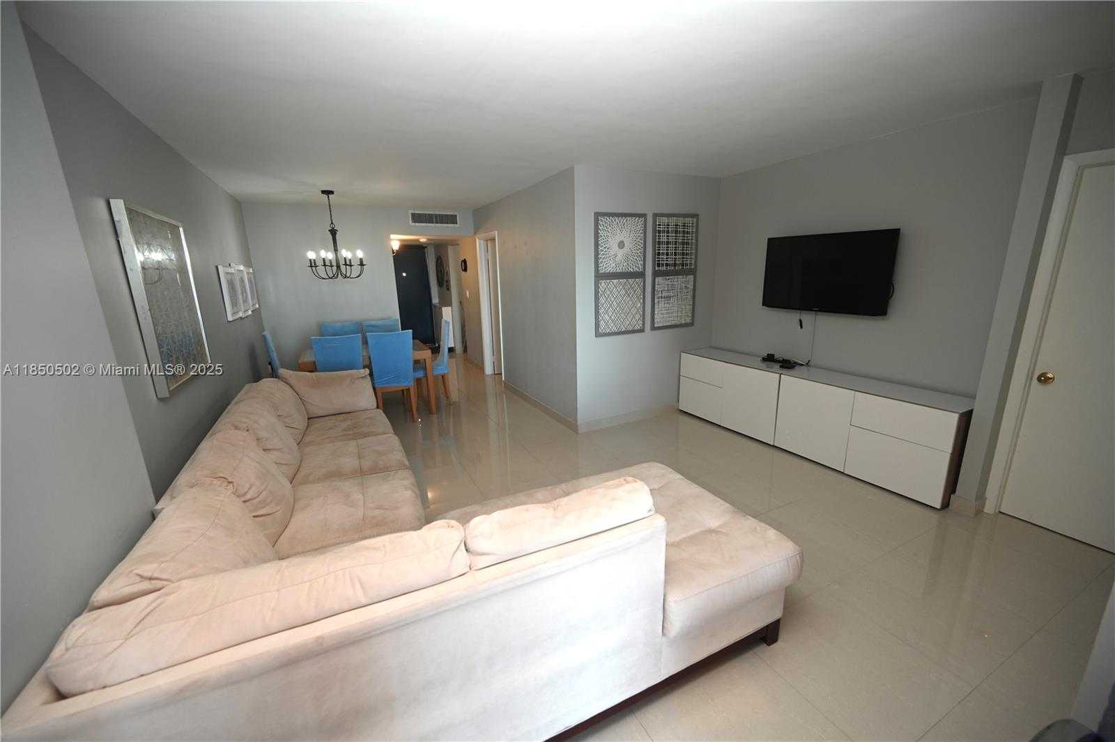 Small Image of 6450 COLLINS AVE #1103, Miami Beach Number 3