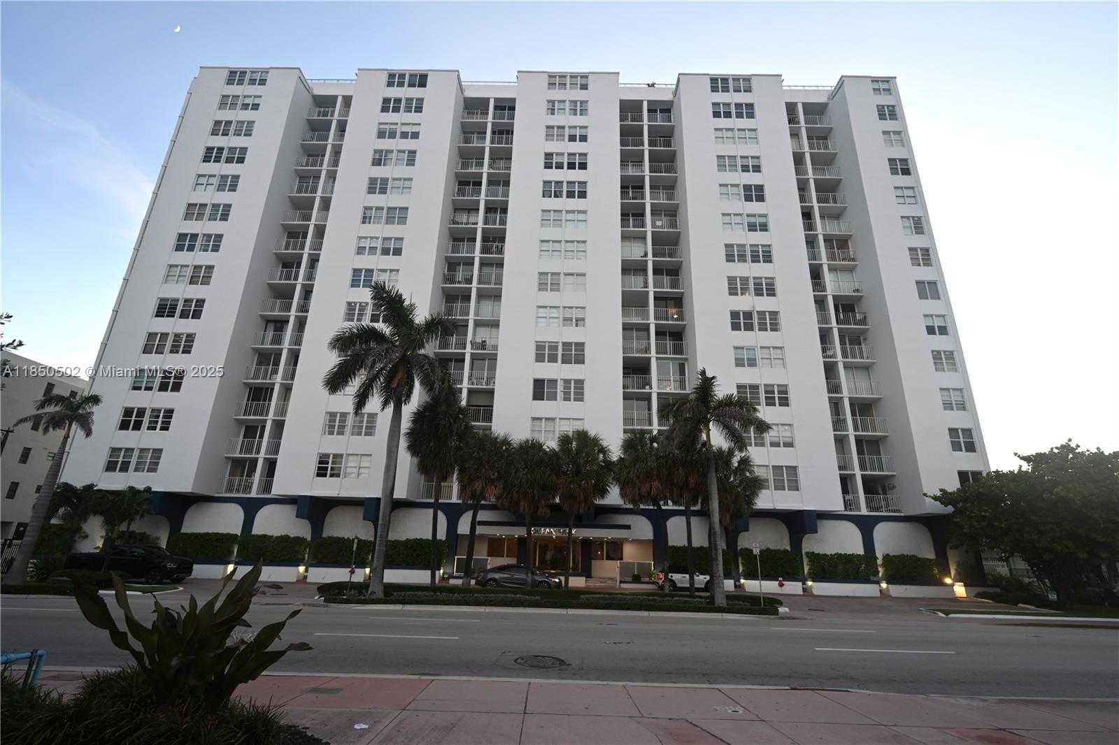 Small Image of 6450 COLLINS AVE #1103, Miami Beach Number 30