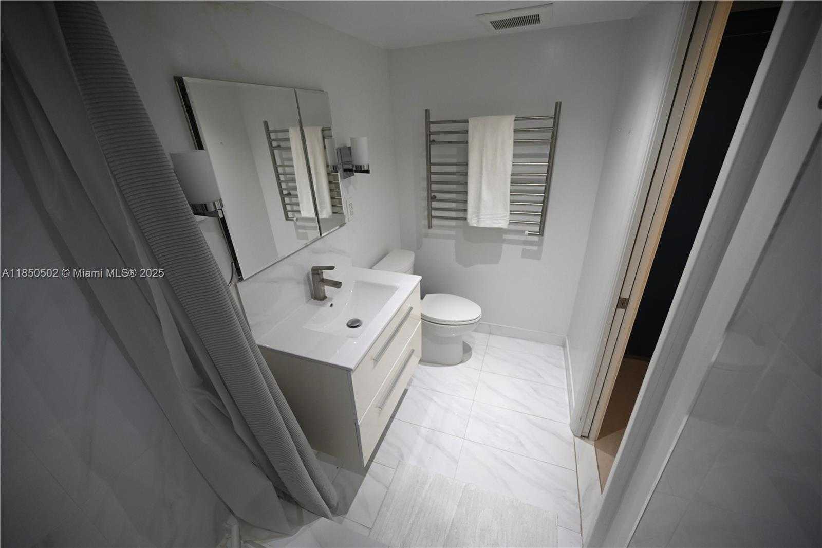 Small Image of 6450 COLLINS AVE #1103, Miami Beach Number 9