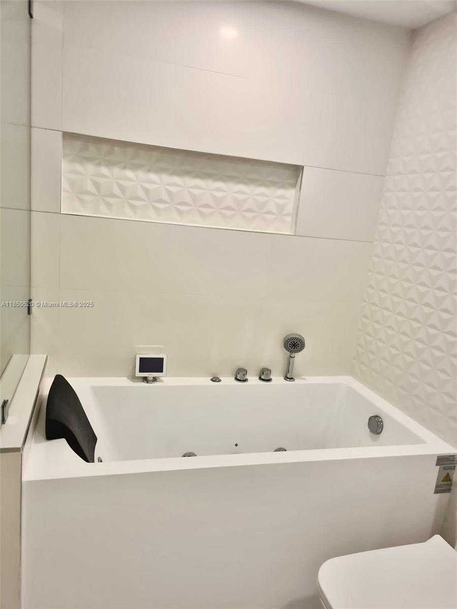 Small Image of 3001 SOUTH OCEAN DR #721, Hollywood Number 14