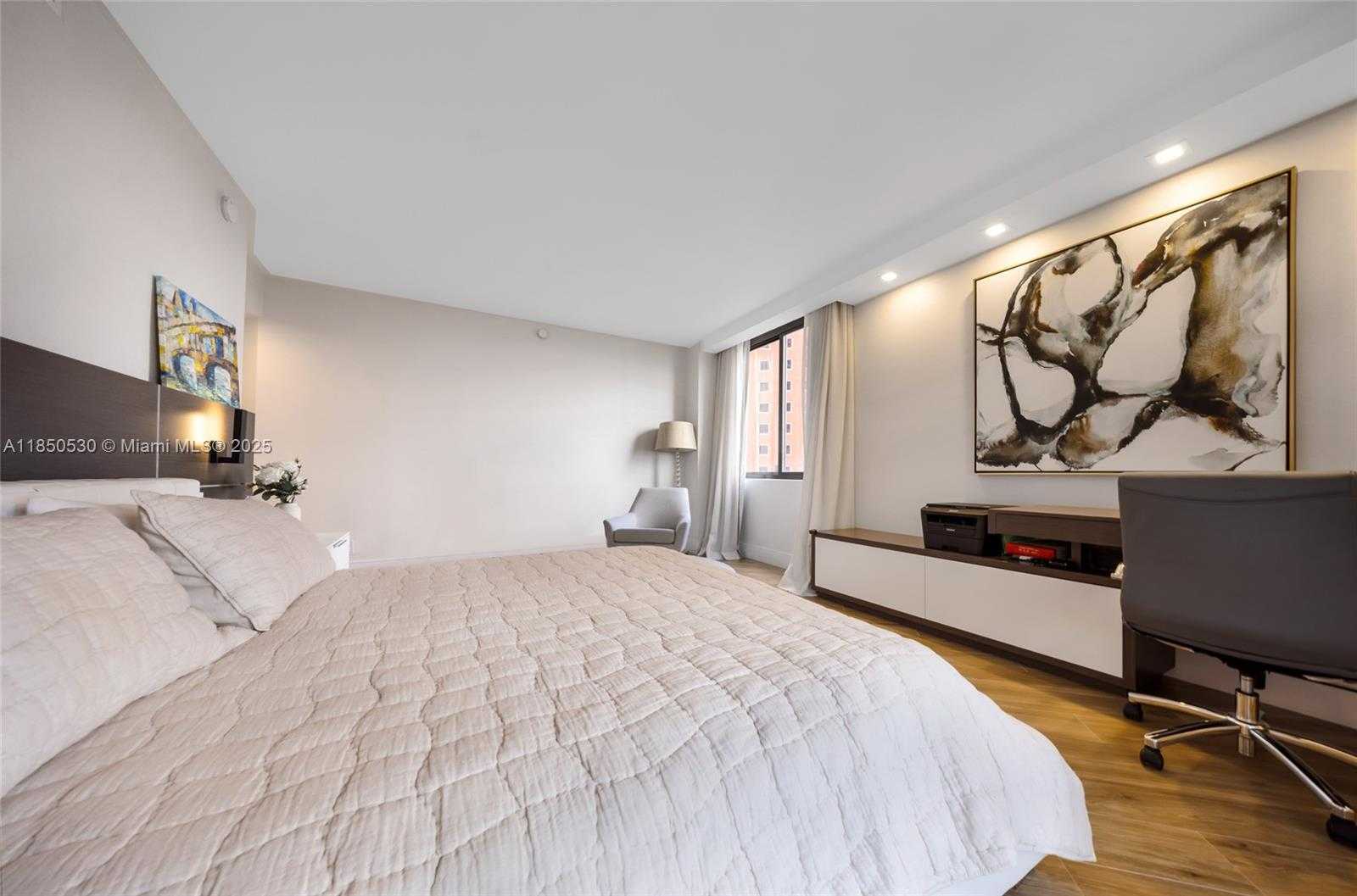 Small Image of 1581 BRICKELL AVE #506, Miami Number 17
