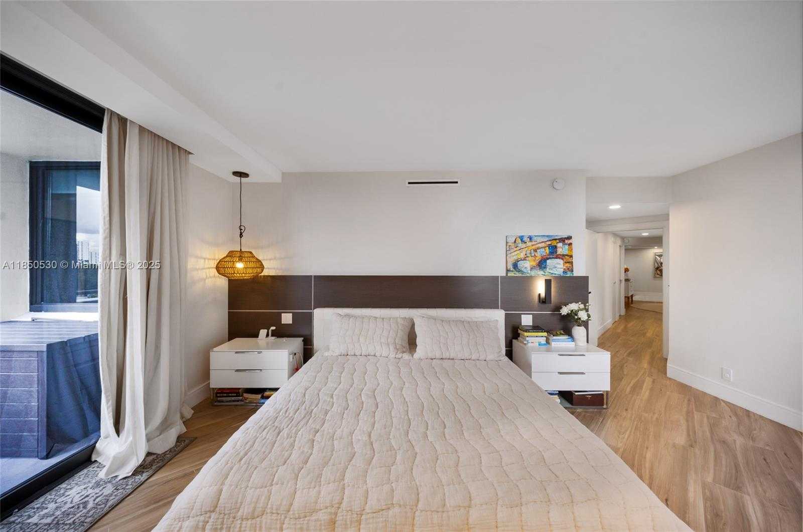 Small Image of 1581 BRICKELL AVE #506, Miami Number 18