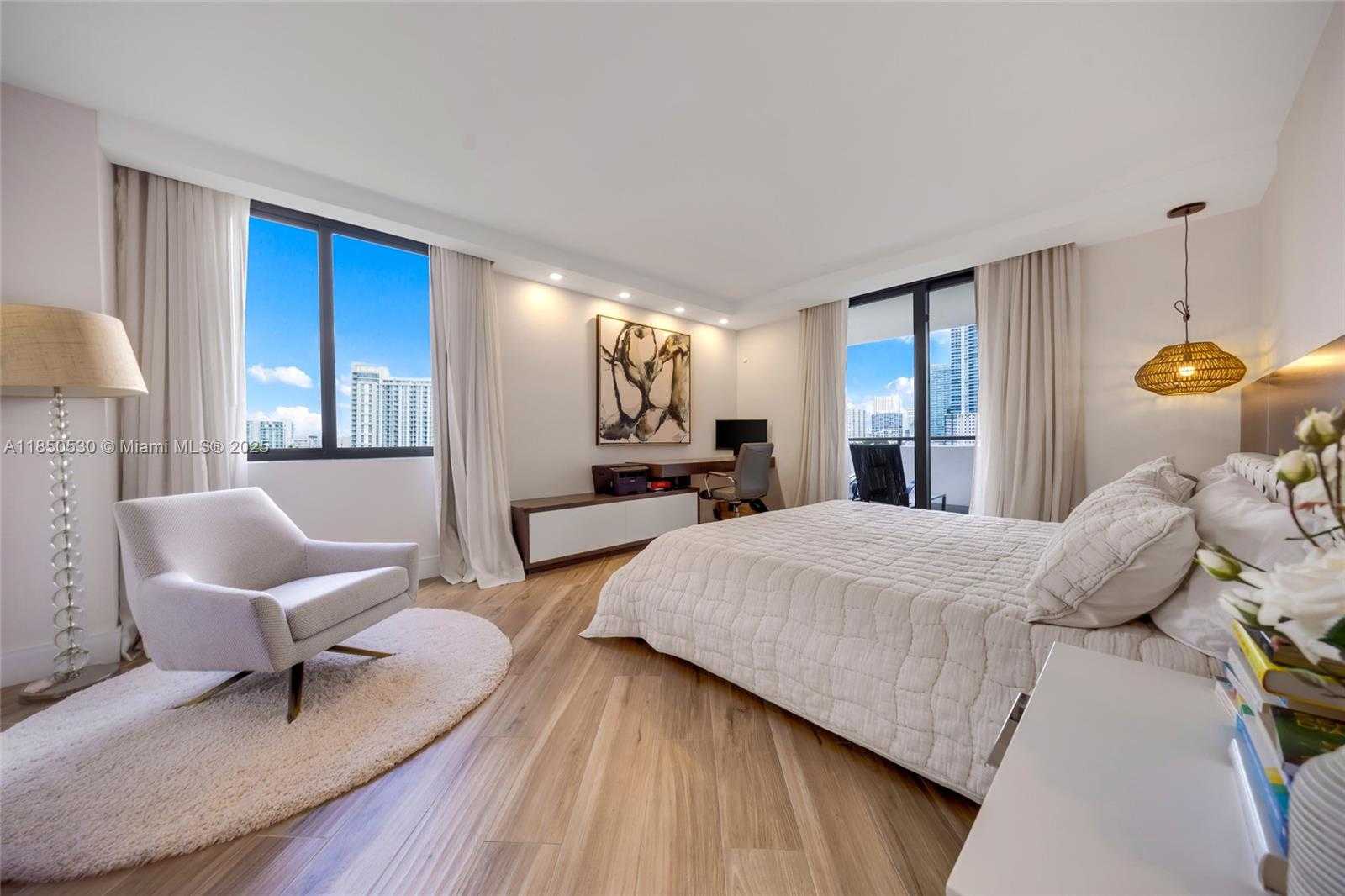 Small Image of 1581 BRICKELL AVE #506, Miami Number 2