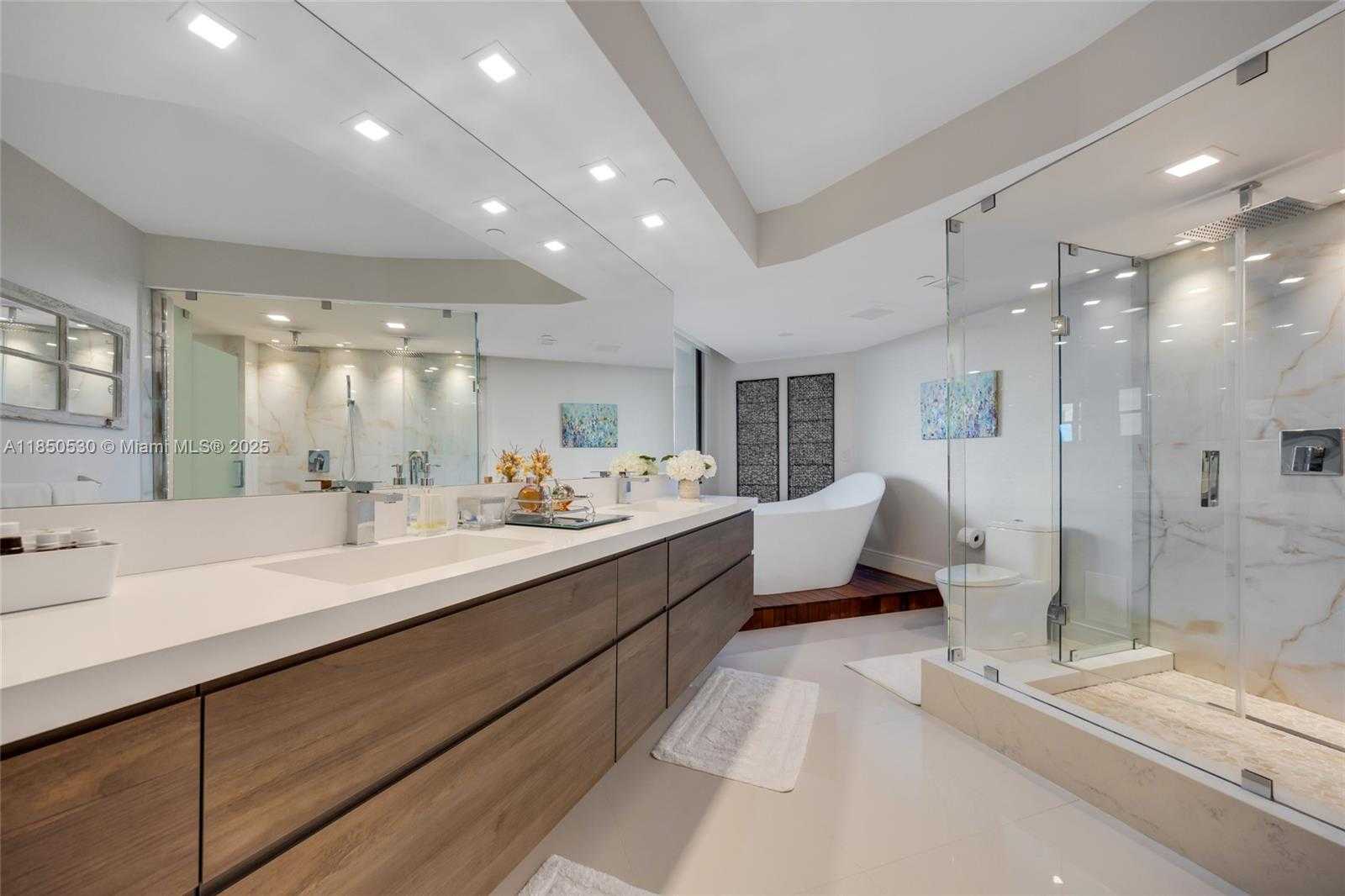 Small Image of 1581 BRICKELL AVE #506, Miami Number 3