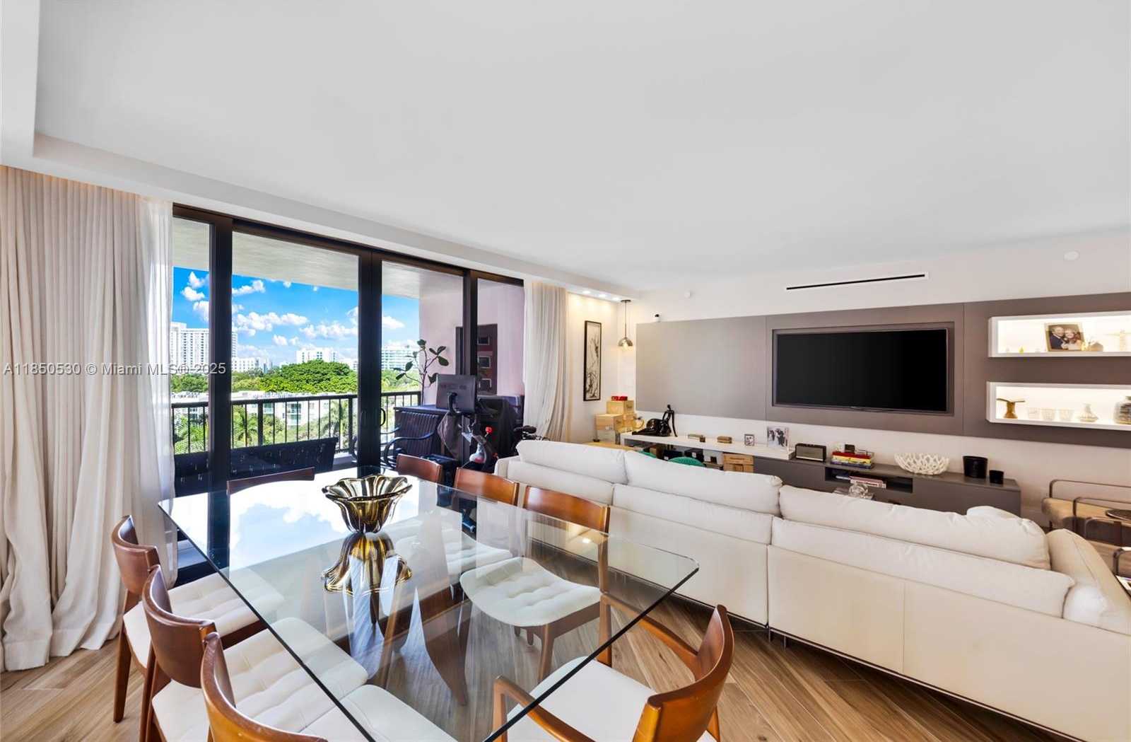 Small Image of 1581 BRICKELL AVE #506, Miami Number 30