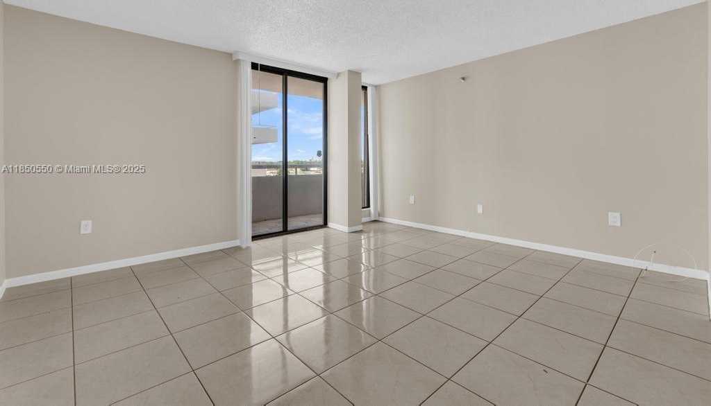 Small Image of 6830 INDIAN CREEK DR #6D, Miami Beach Number 2