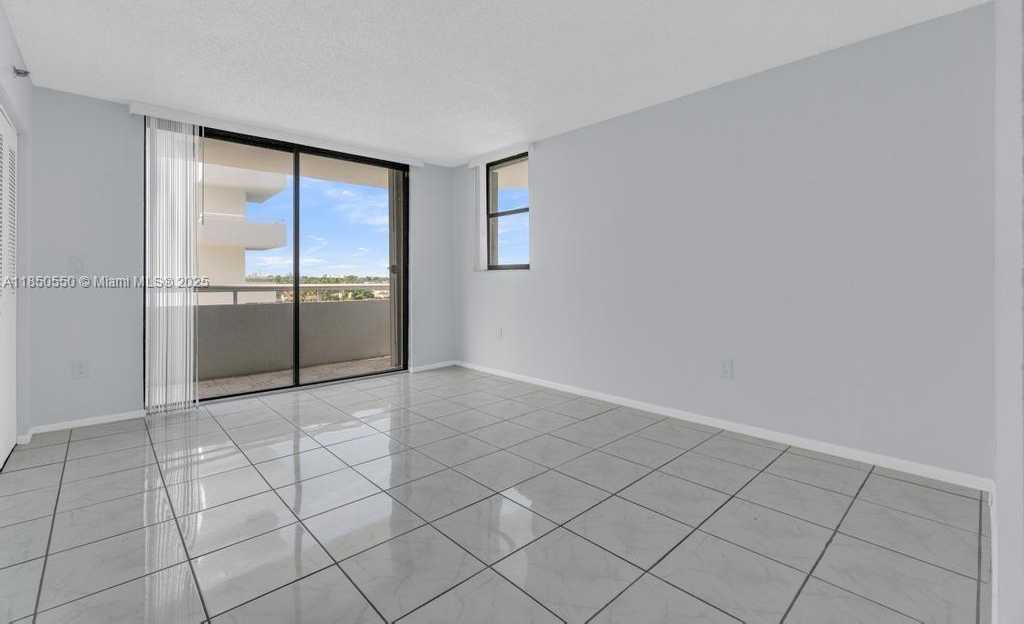 Small Image of 6830 INDIAN CREEK DR #6D, Miami Beach Number 4