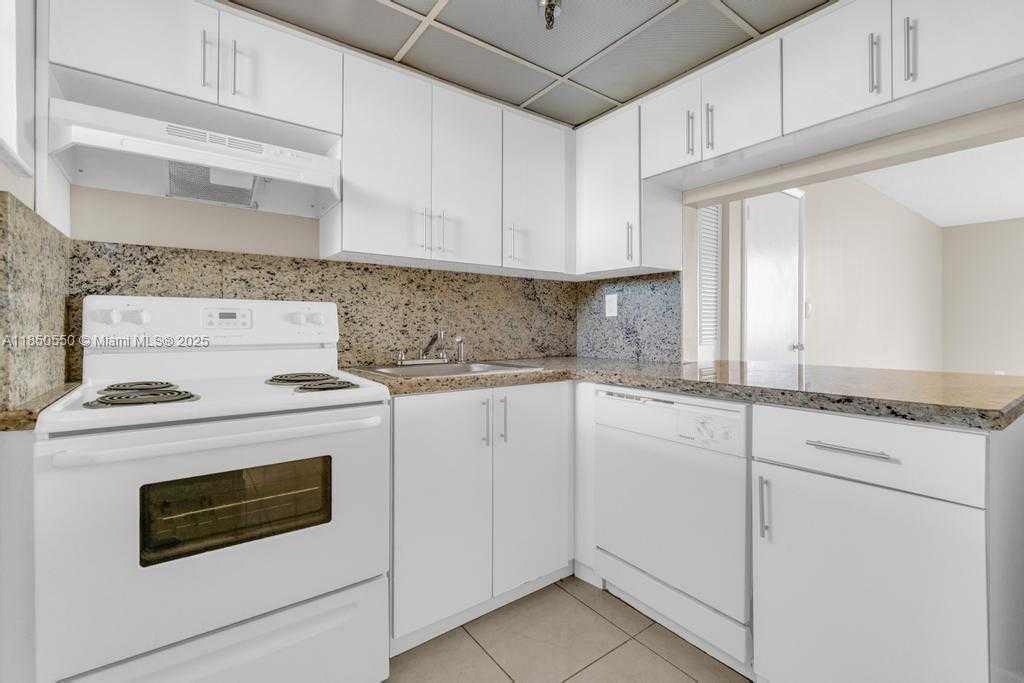 Small Image of 6830 INDIAN CREEK DR #6D, Miami Beach Number 5