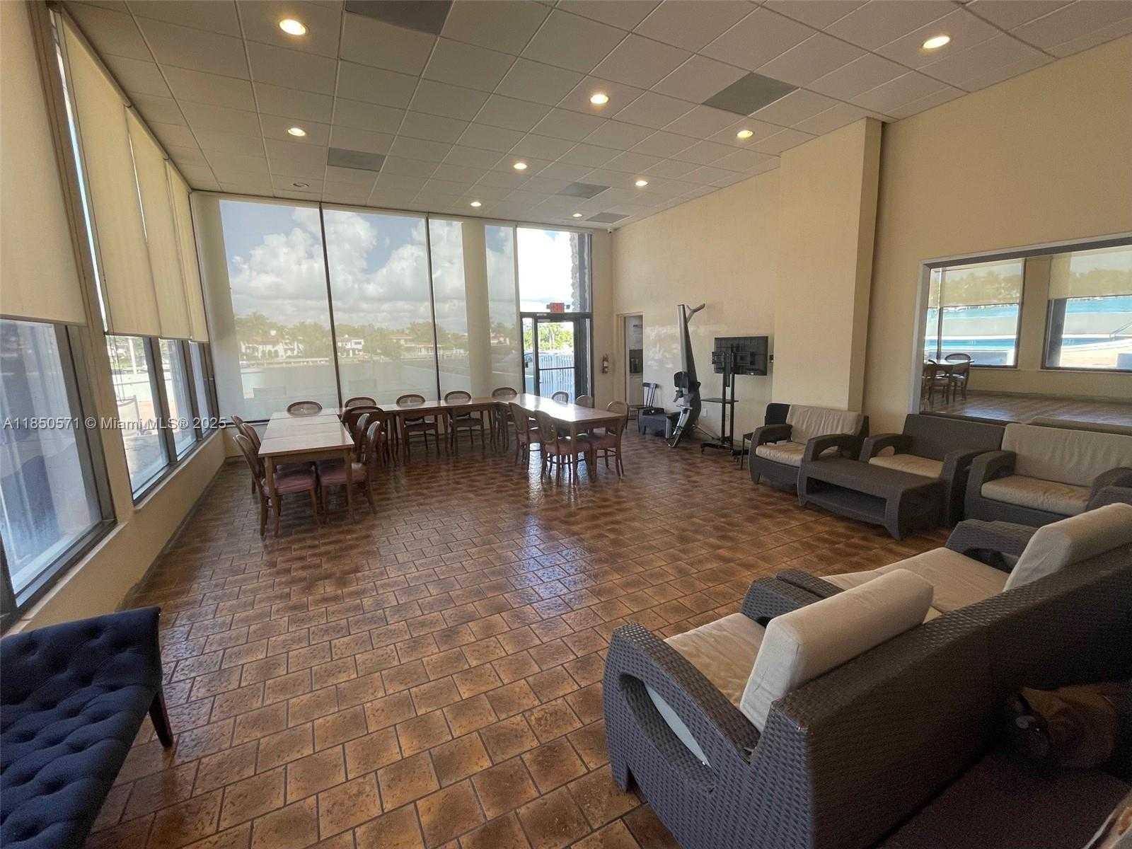 Small Image of 5838 COLLINS AVE #5H, Miami Beach Number 15