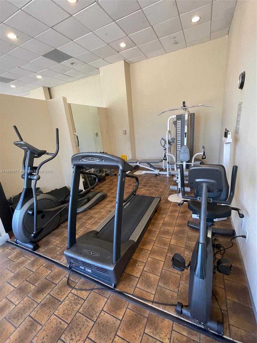 Small Image of 5838 COLLINS AVE #5H, Miami Beach Number 16