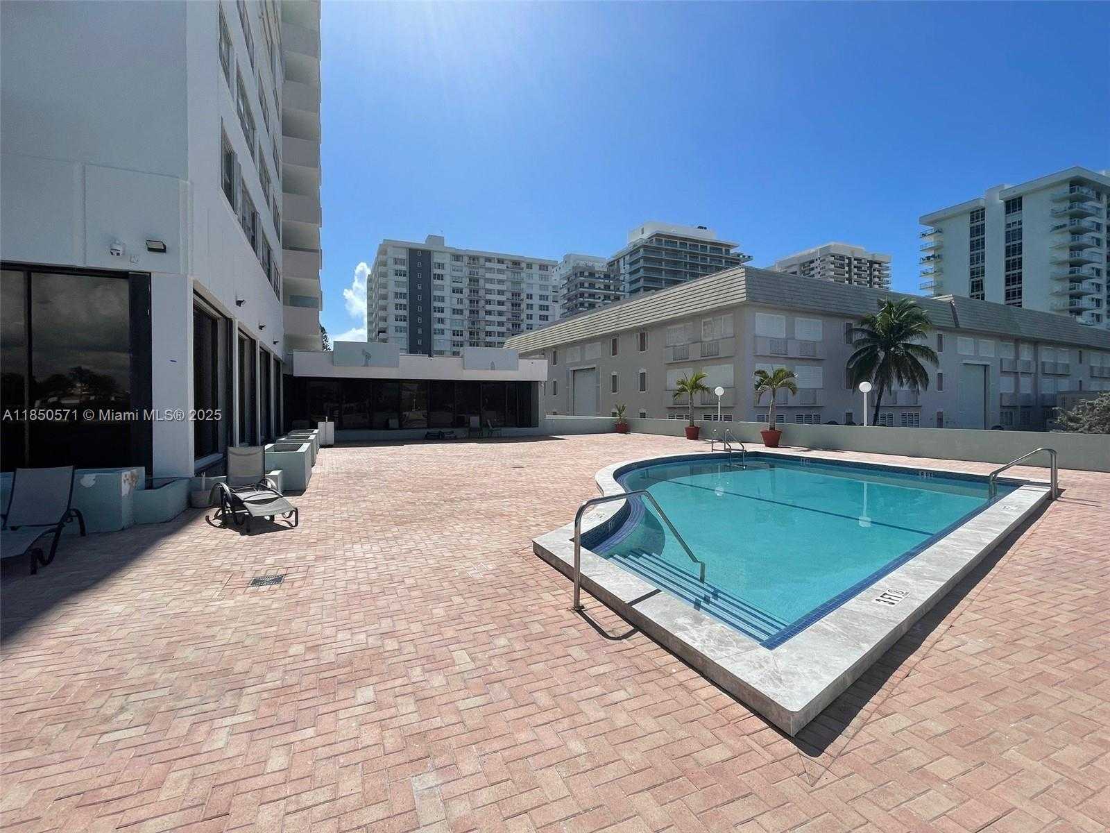 Small Image of 5838 COLLINS AVE #5H, Miami Beach Number 18