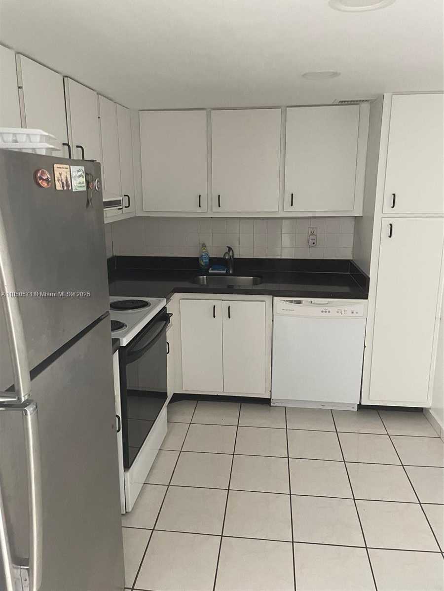 Small Image of 5838 COLLINS AVE #5H, Miami Beach Number 6
