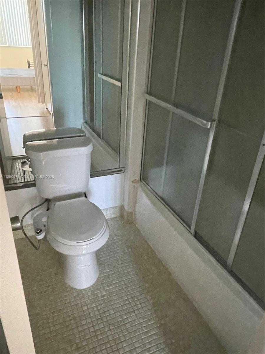 Small Image of 5838 COLLINS AVE #5H, Miami Beach Number 7