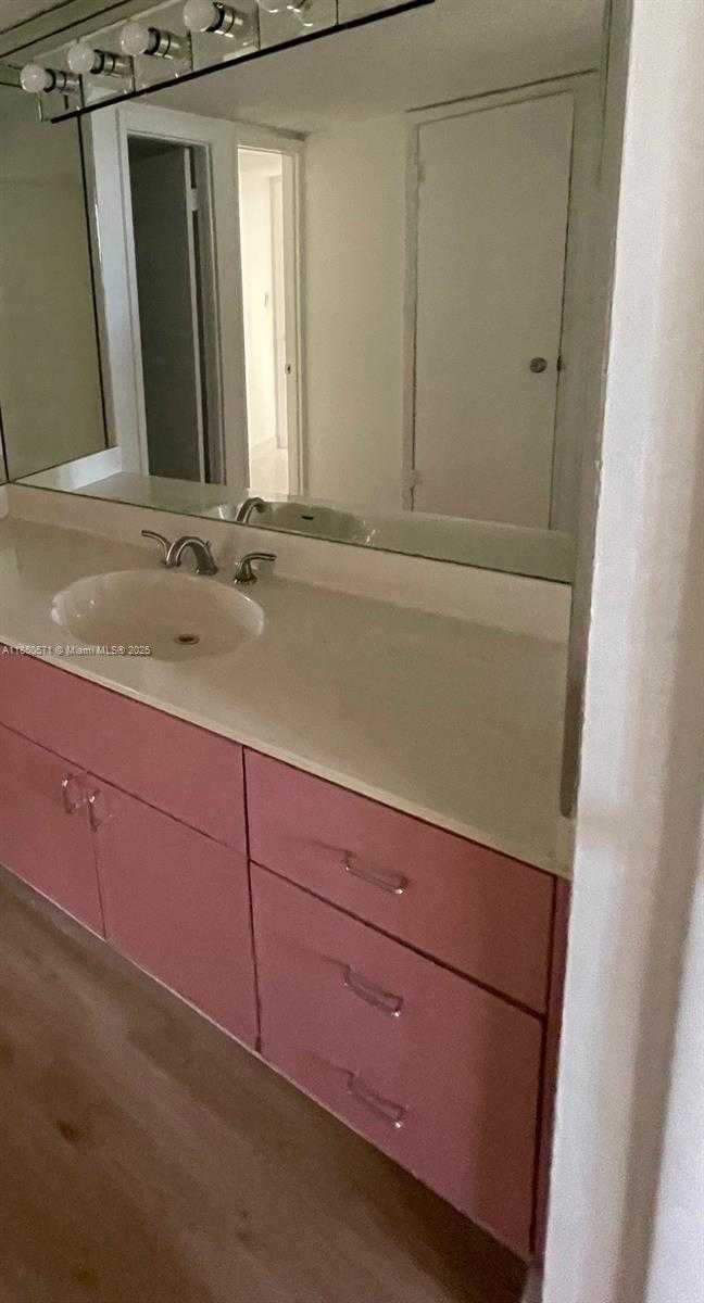 Small Image of 5838 COLLINS AVE #5H, Miami Beach Number 9