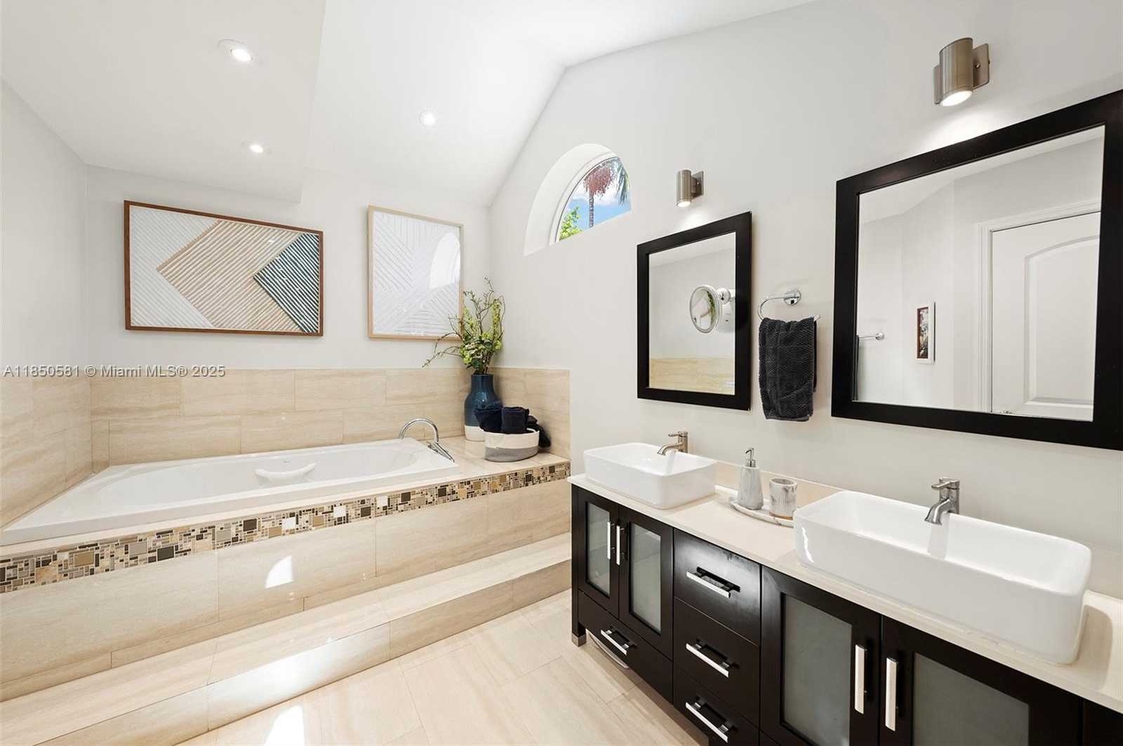 Small Image of 3754 NORTH EAST 209TH TER, Aventura Number 26