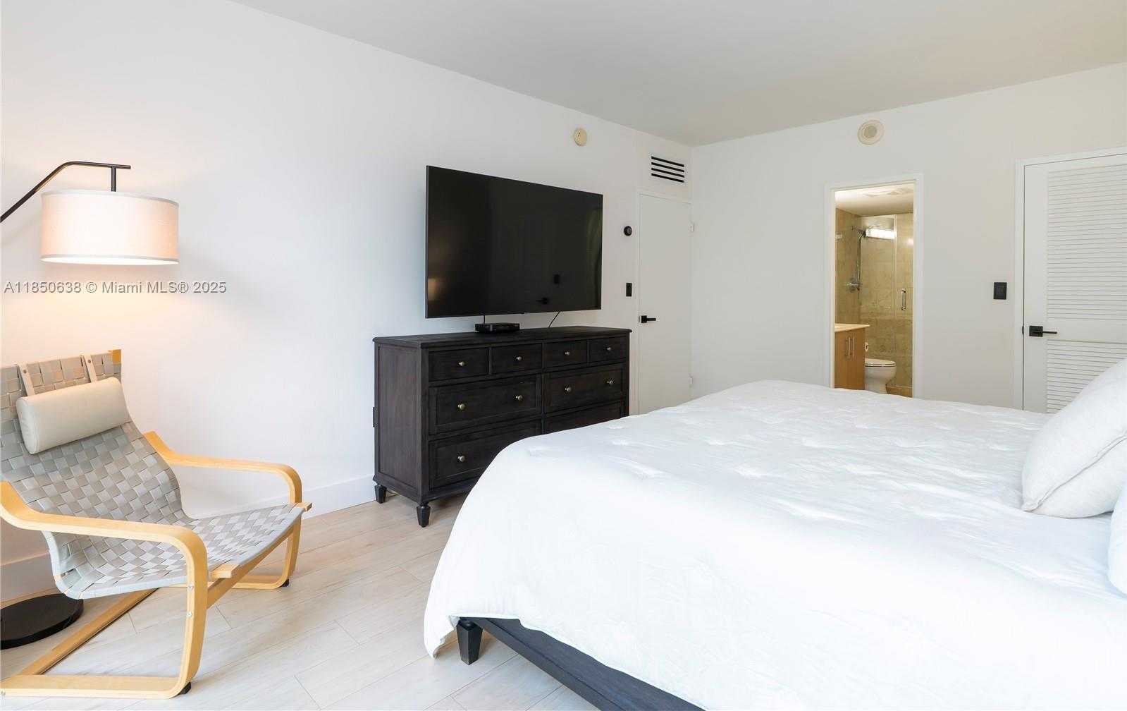Small Image of 10275 COLLINS AVE #206, Bal Harbour Number 19