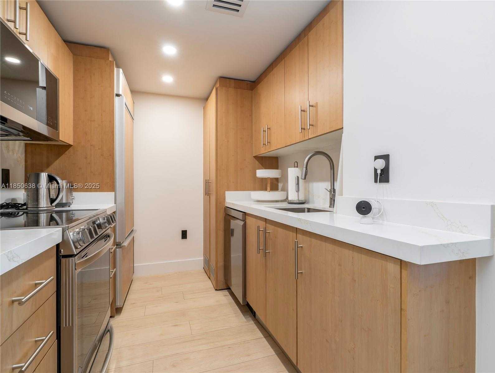 Small Image of 10275 COLLINS AVE #206, Bal Harbour Number 5