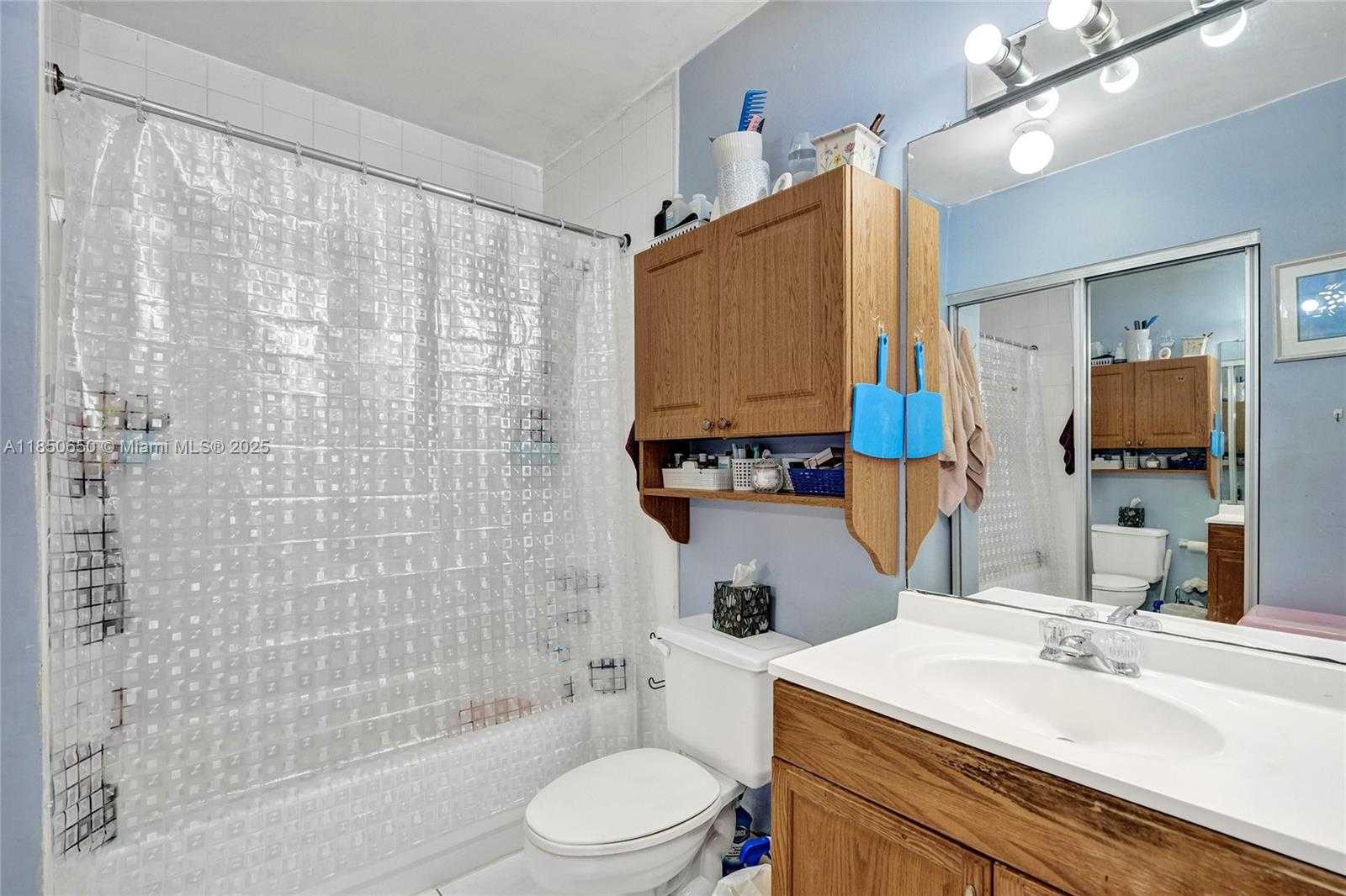 Small Image of 3710 COLLINS AVE #N-100, Miami Beach Number 9