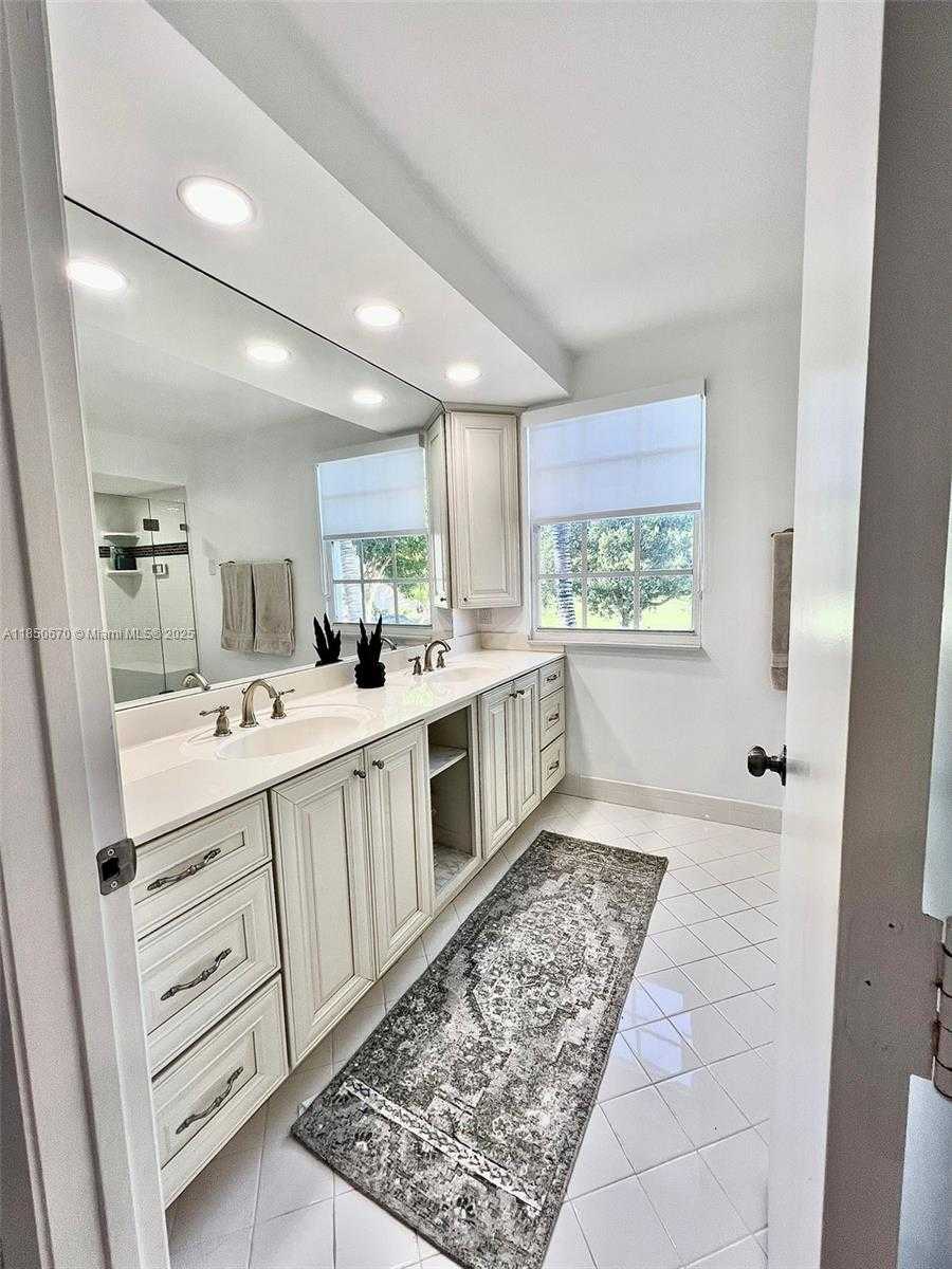 Small Image of 11078 MAINSAIL DR, Cooper City Number 10