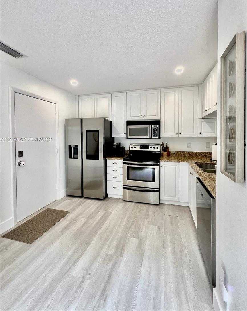 Small Image of 11078 MAINSAIL DR, Cooper City Number 12