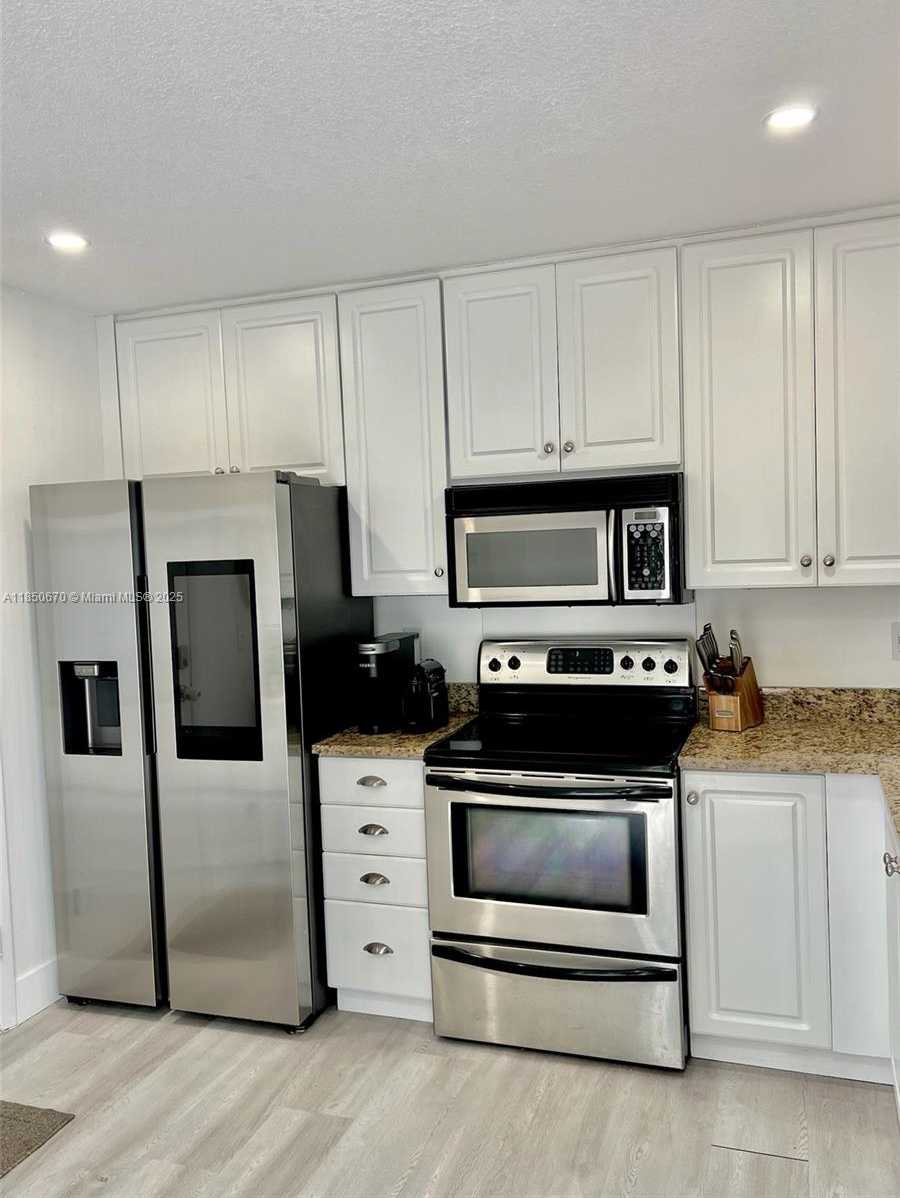 Small Image of 11078 MAINSAIL DR, Cooper City Number 13