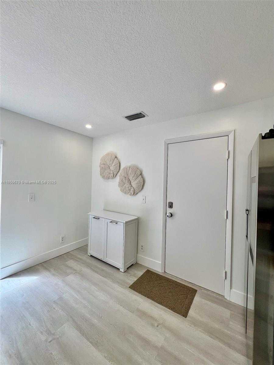 Small Image of 11078 MAINSAIL DR, Cooper City Number 15