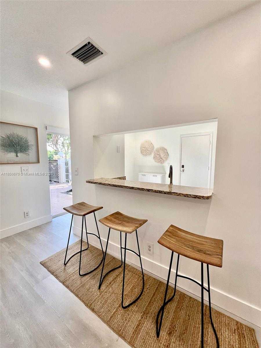 Small Image of 11078 MAINSAIL DR, Cooper City Number 17