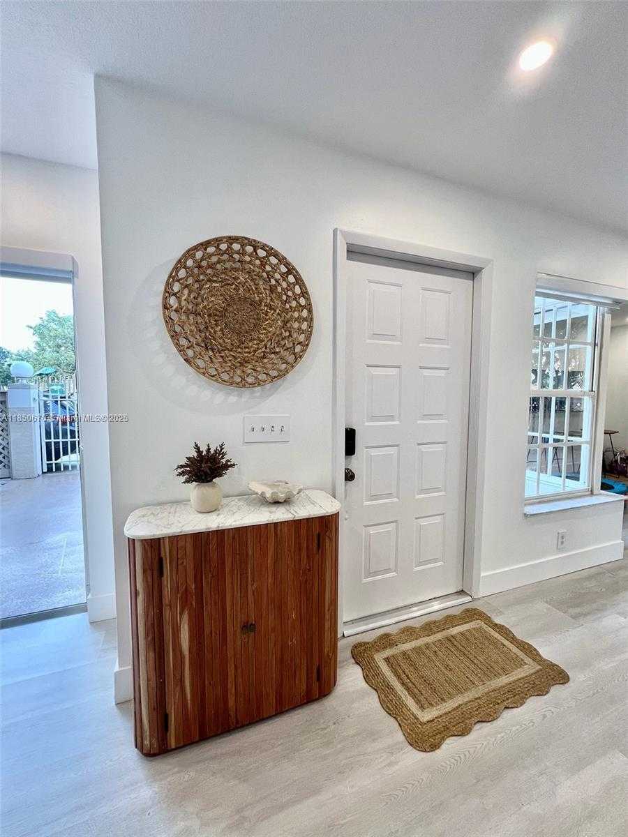 Small Image of 11078 MAINSAIL DR, Cooper City Number 21