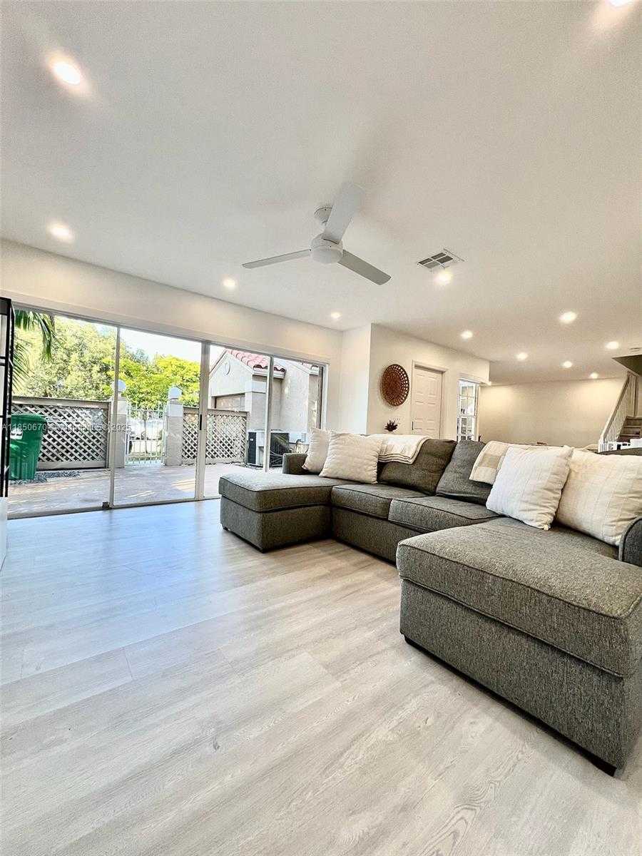 Small Image of 11078 MAINSAIL DR, Cooper City Number 23