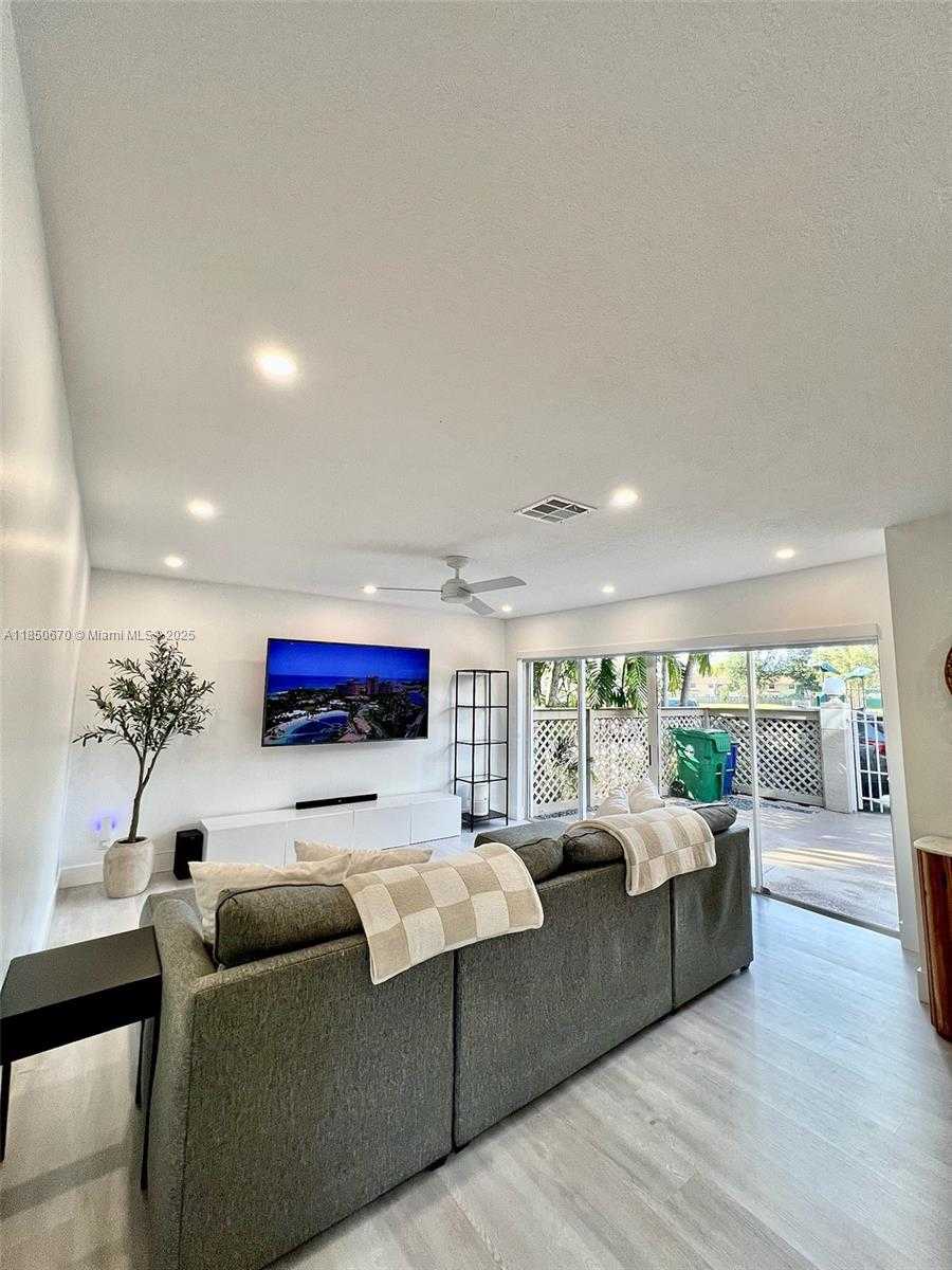 Small Image of 11078 MAINSAIL DR, Cooper City Number 24