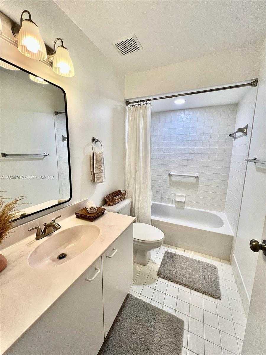 Small Image of 11078 MAINSAIL DR, Cooper City Number 27